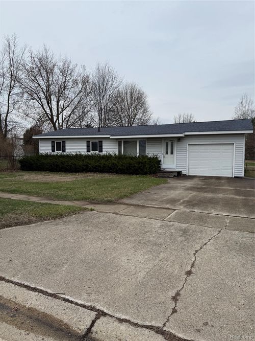241 Ray St, Montrose, MI, 48457-9788 | Card Image