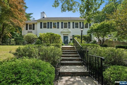 25 West Road, Millburn, NJ, 07078 | Card Image