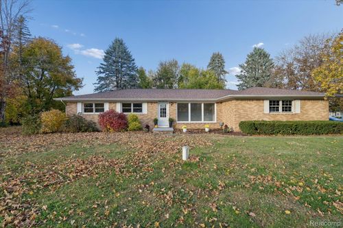 2055 Holly Dr, Charlotte, MI, 48813-9749 | Card Image