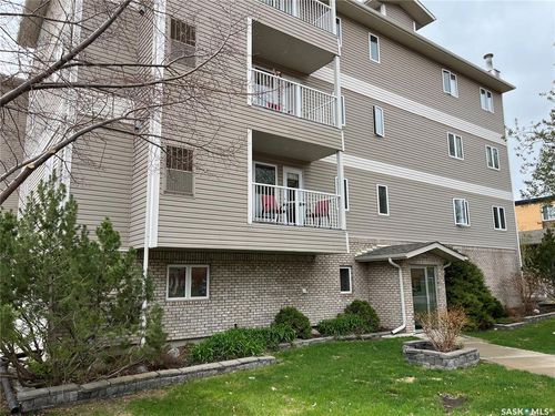 205-3946 Robinson St, Regina, SK, S4S3C8 | Card Image