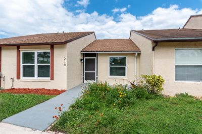 216 Palmetto Court, Home with 2 bedrooms, 2 bathrooms and null parking in Jupiter FL | Image 3