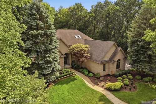 6015 Lynne Hollow Dr, Commerce Township, MI, 48382-1299 | Card Image