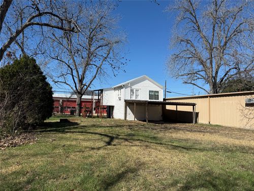 205 Cleveland St, Smithville, TX, 78957-1831 | Card Image