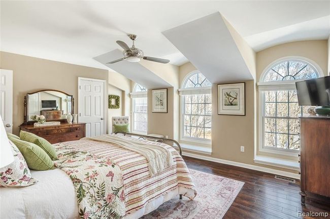 Incredible Master Bedroom - Check out those WINDOWS :) | Image 15