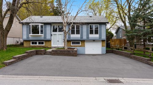 868 Magnolia Ave, Newmarket, ON, L3Y3C7 | Card Image