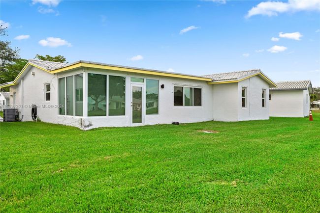 1086 Nw 88th Way, House other with 2 bedrooms, 2 bathrooms and null parking in Plantation FL | Image 31