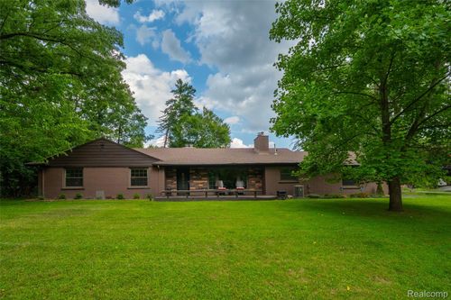 30415 Greenbriar Rd, Franklin, MI, 48025-1416 | Card Image