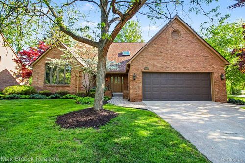 21850 Dover Ct, Beverly Hills, MI, 48025-2608 | Card Image
