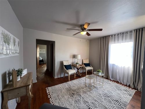 519 M L K Dr, Elgin, TX, 78621-3031 | Card Image