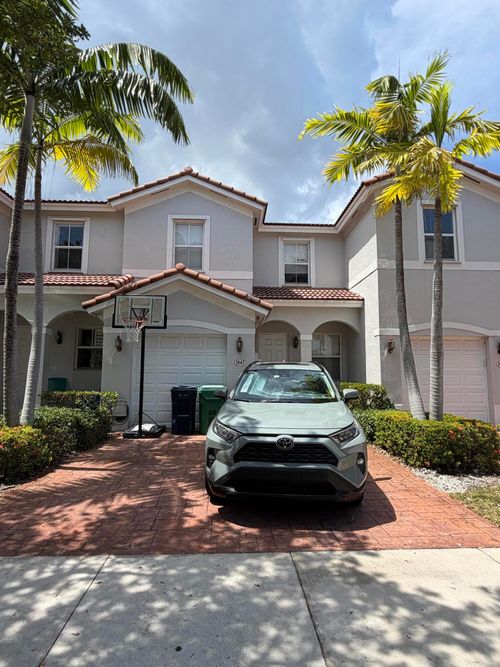 1047 Ne 208th St, Miami, FL, 33179-1933 | Card Image