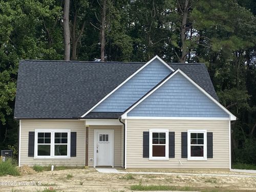 111 Chester Pl, Pikeville, NC, 27863-8143 | Card Image