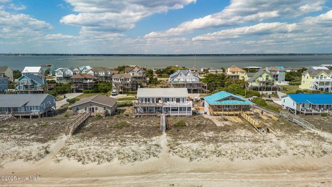 WEST - 2003 Ocean Dr, Townhouse with 4 bedrooms, 3 bathrooms and null parking in Emerald Isle NC | Image 6