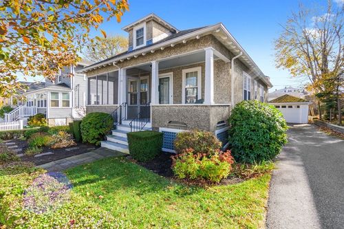 8 Newcastle Rd, Peabody, MA, 01960-1936 | Card Image