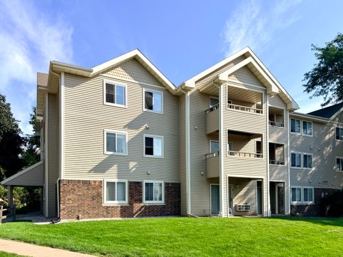 1124 Morraine View Dr, Madison, WI, 53719-3077 | Card Image