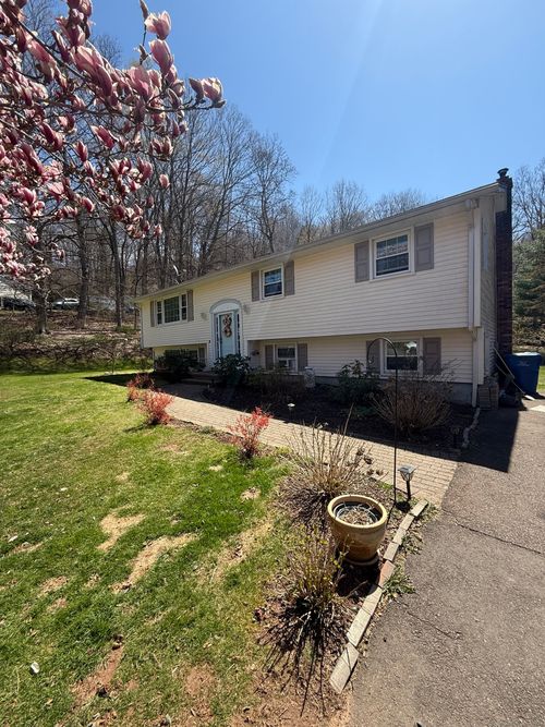 43 Humming Bird Dr, Northford, CT, 06472-1226 | Card Image