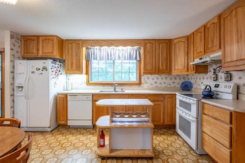 3 Aspen Ct, Nashua, NH, 03062-2556 | Card Image