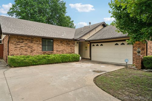 402 Parkwood Dr, Wagoner, OK, 74467-3538 | Card Image
