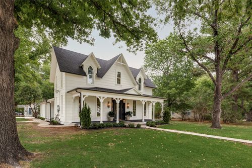 300 E Division St, Pilot Point, TX, 76258-4513 | Card Image