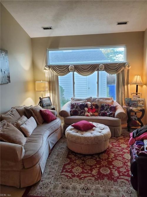 425 Truxtun Ct, Newport News, VA, 23608-7760 | Card Image