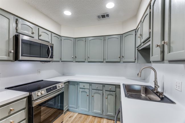 4014 Ridglea Country Club Dr, Condo with 2 bedrooms, 2 bathrooms and null parking in Fort Worth TX | Image 11