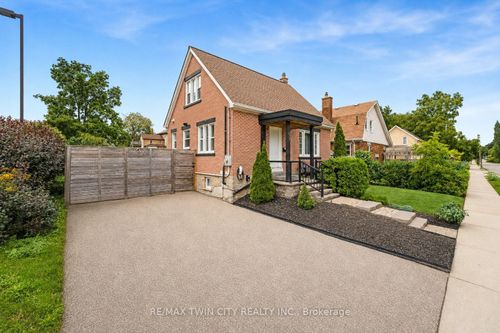 57 Peppler St, Waterloo, ON, N2J3C7 | Card Image