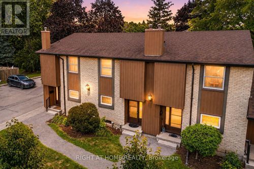 11-215 Glamis Rd, Cambridge, ON, N1R6V8 | Card Image