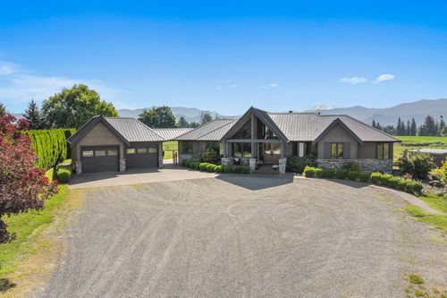 68 Short Rd, Abbotsford, BC, V2S8A7 | Card Image