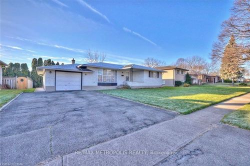 upper-6278 Glengate St, Niagara Falls, ON, L2E5S3 | Card Image