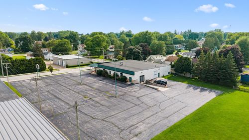 1828 Park Ave, New Holstein, WI, 53061-1109 | Card Image