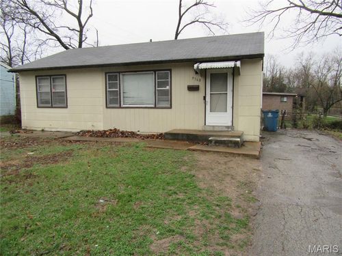 9160 Loganberry Ln, Saint Louis, MO, 63121-3738 | Card Image