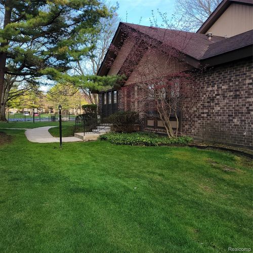 25191 Greenbrooke Dr, Southfield, MI, 48033-5223 | Card Image