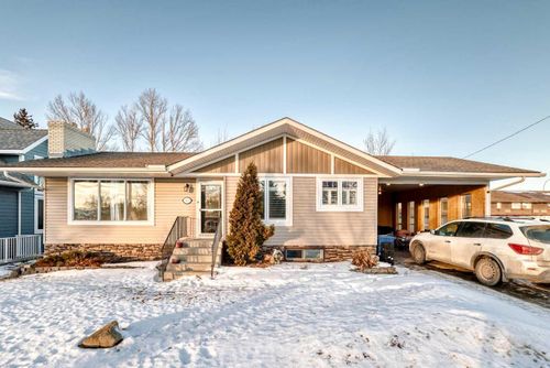 516 2 Ave Ne, Airdrie, AB, T4B1R4 | Card Image