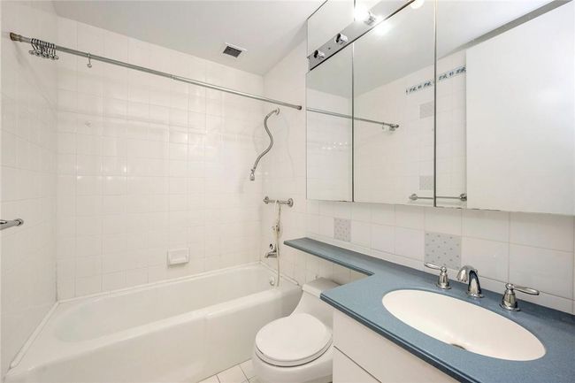 Bathroom | Image 13