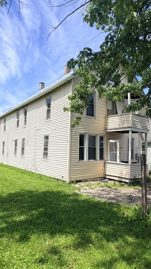 3608 Burton Ave, Erie, PA, 16504-3042 | Card Image