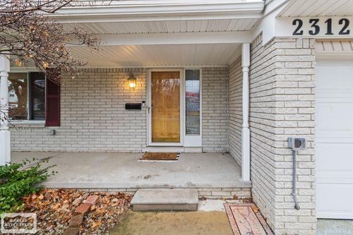 2312 Hillcrescent Dr, Troy, MI, 48085-3646 | Card Image