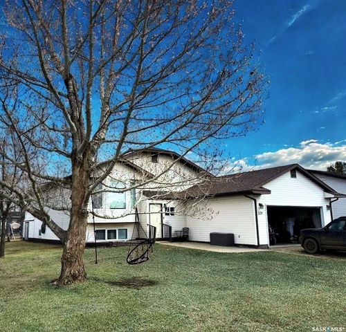 331 4th St, North Weyburn, SK, S0C1X0 | Card Image