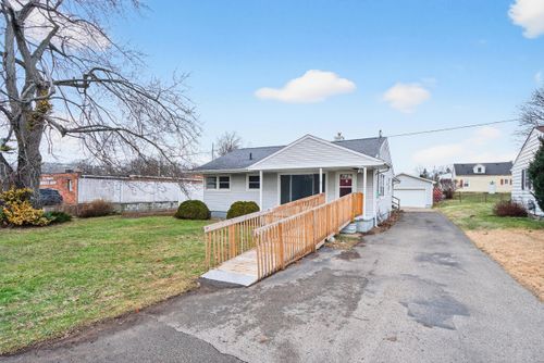 430 Peacock Walk, Jackson, MI, 49202-1135 | Card Image