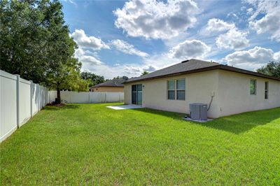 Spacious backyard! | Image 3