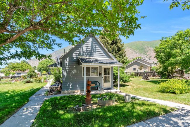 Bungalow featuring a mountain view | Image 17