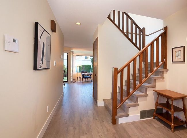 1131 Montroyal Boulevard, Townhouse with 3 bedrooms, 2 bathrooms and 2 parking in North Vancouver BC | Image 16