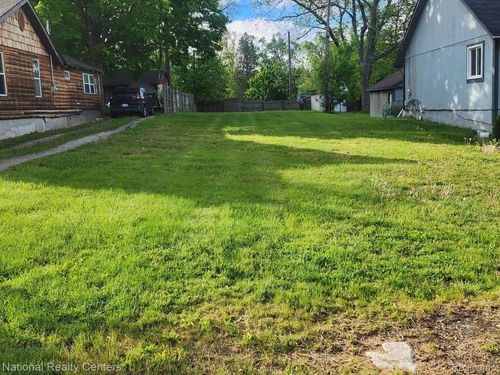 138 Welfare Blvd, Walled Lake, MI, 48390-3669 | Card Image