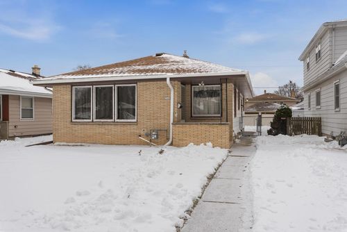 2468 S 61st Street, WEST ALLIS, WI, 53219 | Card Image