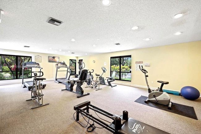 120 Roselle Ct, Home with 3 bedrooms, 2 bathrooms and null parking in Royal Palm Beach FL | Image 13