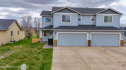 207 Kuchenski Dr, Dickinson, ND, 58601-6044 | Card Image