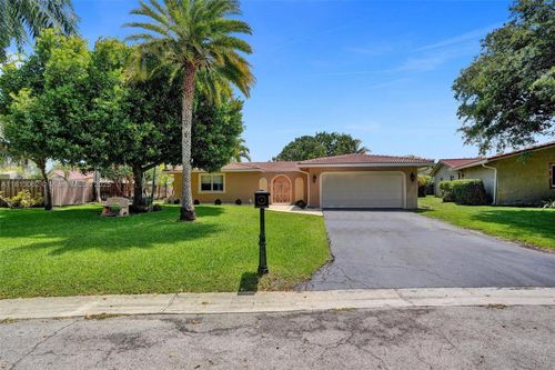 8438 Nw 26th Dr, Coral Springs, FL, 33065-5360 | Card Image