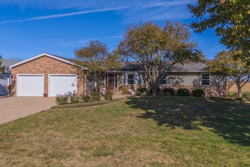 804 Havens Dr, Hudson, IL, 61748-7711 | Card Image