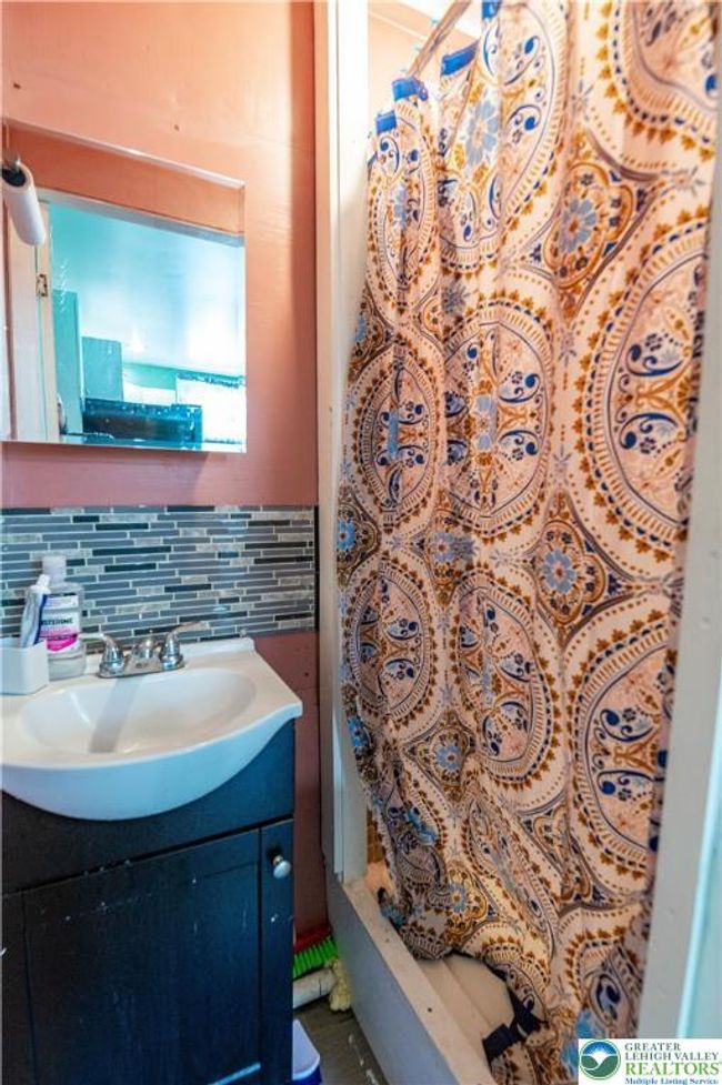 1013 Spruce St, House other with 5 bedrooms, 4 bathrooms and null parking in EASTON PA | Image 11