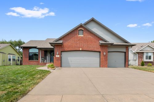 422 E Cheyenne Ct, Kechi, KS, 67067-8630 | Card Image