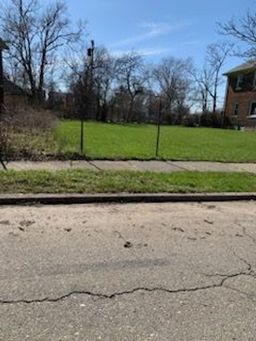 9549 Mcquade St, Detroit, MI, 48206-1832 | Card Image