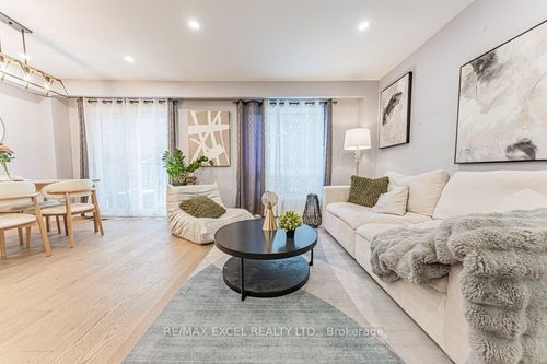 15 Knightsbridge Way, Markham, ON, L3P3W4 | Card Image